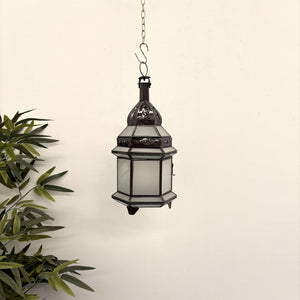 farol árabe hexagonal blanco escena