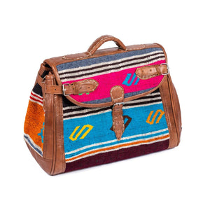 Maleta marroquí de cuero con kilim multicolor
