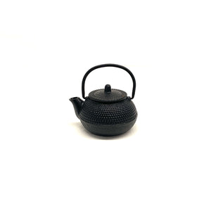 Tetera japonesa de hierro fundido negro