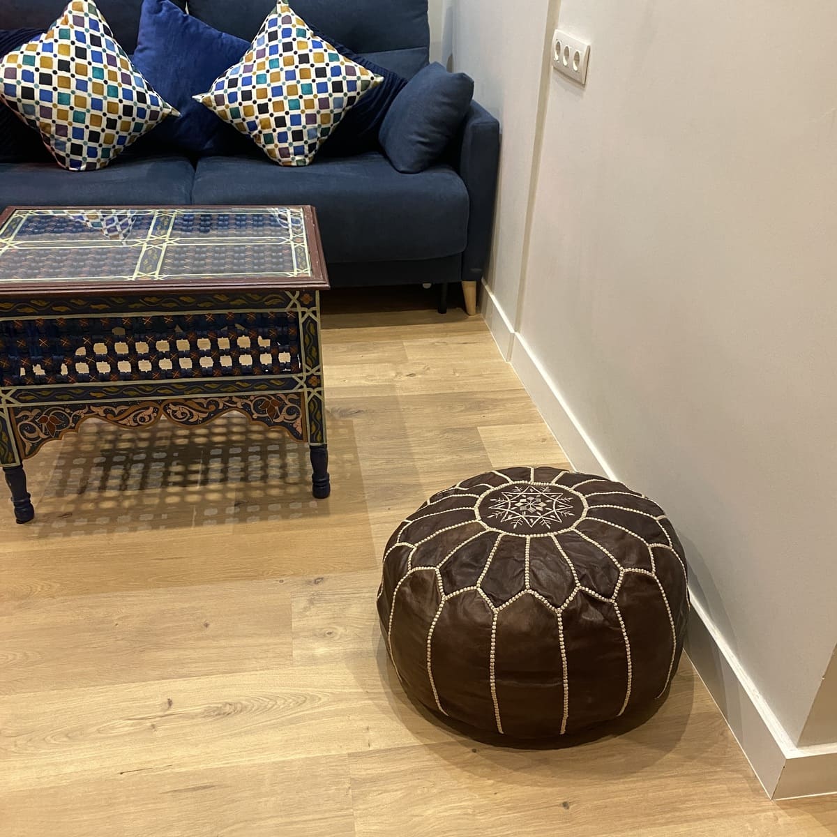 Marokkanischer brauner Sitzhocker aus Naturleder