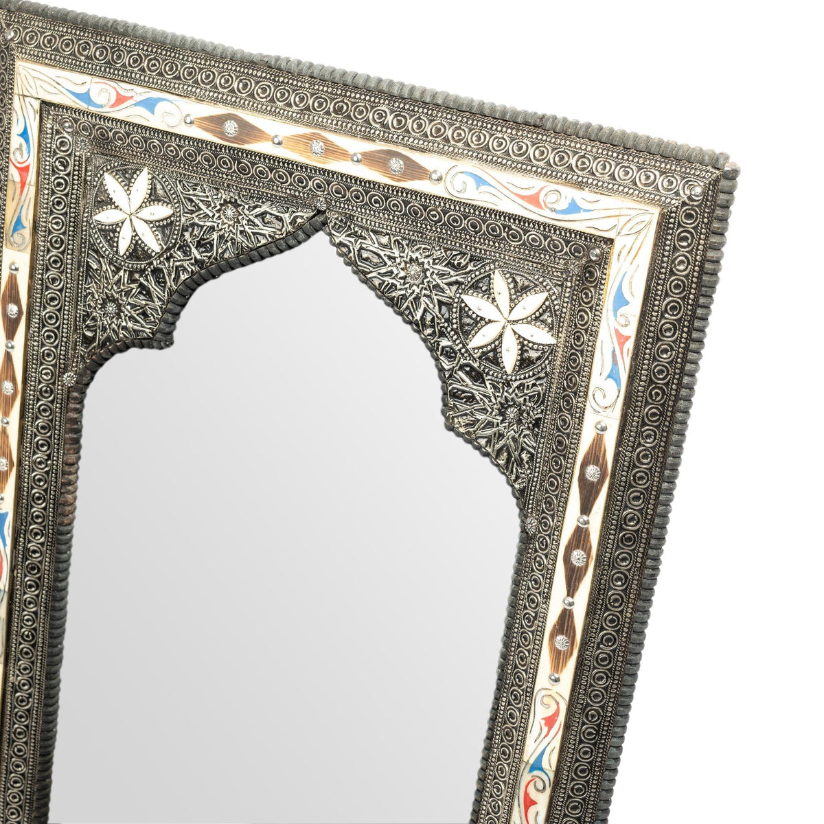 Espejo marroquí arco de alpaca y hueso blanco