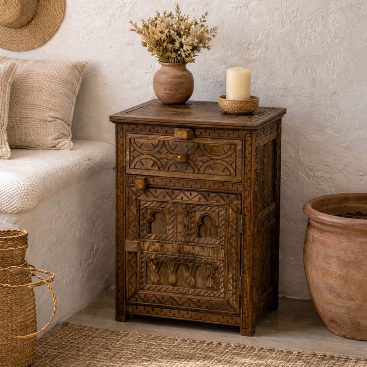 mesita de noche bereber madera maciza tallada